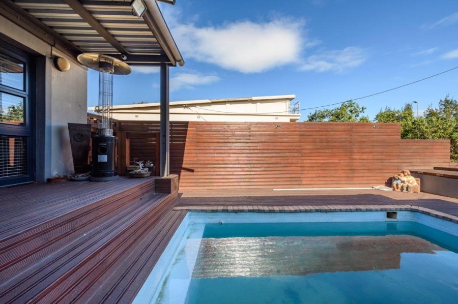 5 Bedroom Property for Sale in Van Riebeeck Hoogte Eastern Cape